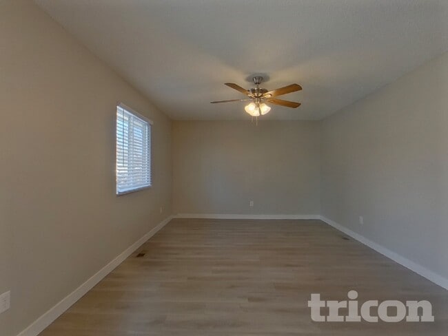 Building Photo - 2882 Dickens Dr