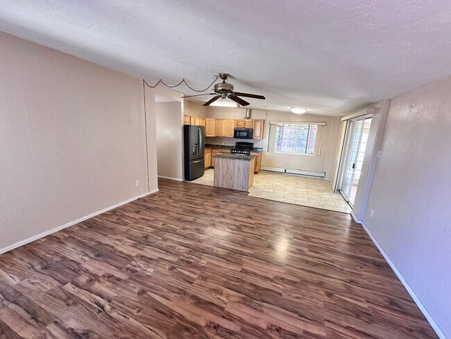 Foto del edificio - Move in special 4 Bedroom 2 Bathroom 1 Car...