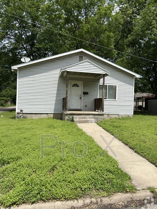 Building Photo - 205 E Kansas St