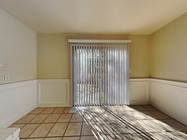 Building Photo - 62 S Lake Dr