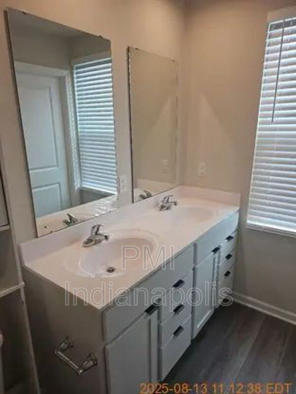 Building Photo - 1854 Cascades Dr