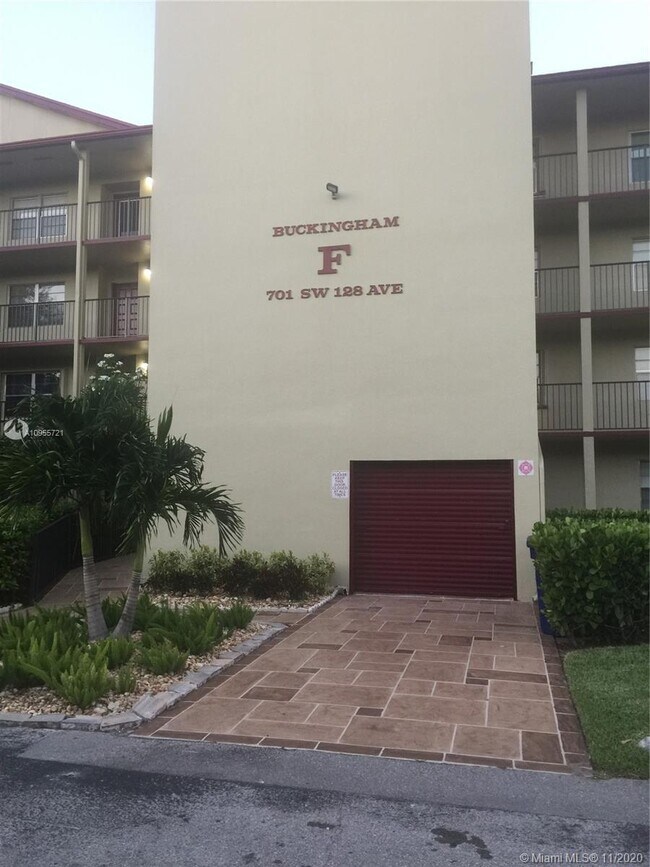 Foto del edificio - 701 SW 128th Ave