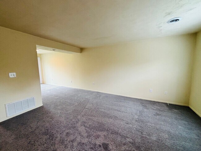 Foto del edificio - 2 Bedroom, 1.5 Bath Townhouse