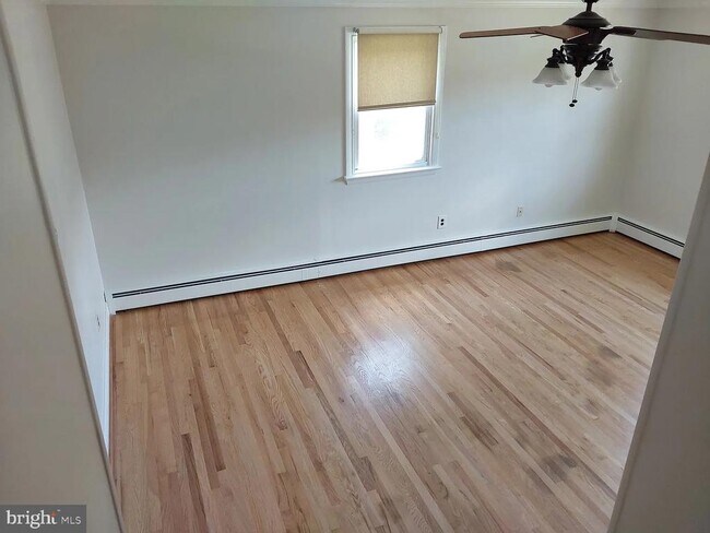 Foto del edificio - 121 E 5th St