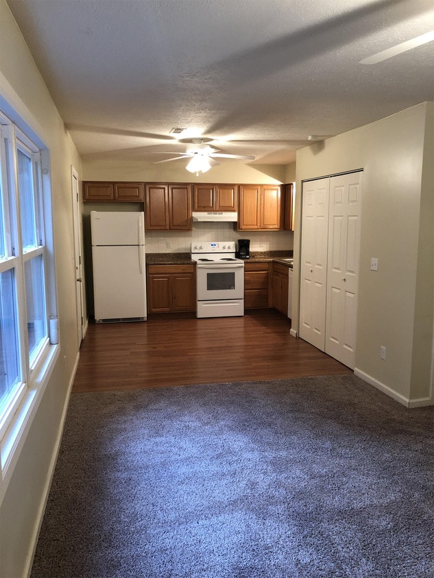 137 Paige Ct Exd Unit 4, Weirton, WV 26062 Room for Rent in Weirton