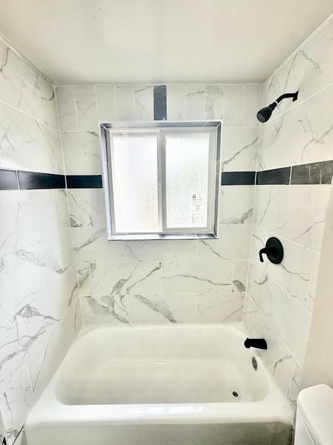 Building Photo - BEING REMODELED - Charming 3 bed 1 bath ho...