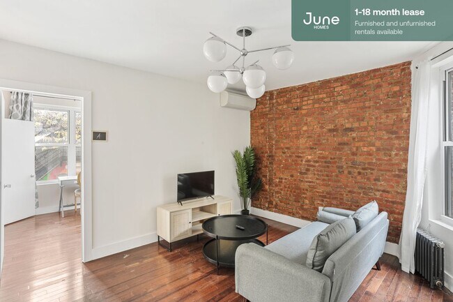 Foto del edificio - ROOM ONLY in 3-bed/1.0-bath Home