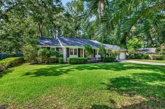 Foto del edificio - Spacious Living Near Downtown Charleston