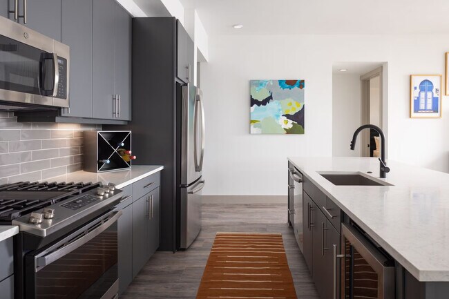 Foto del edificio - Move-in Special: $0 Fees + $1000 Off!