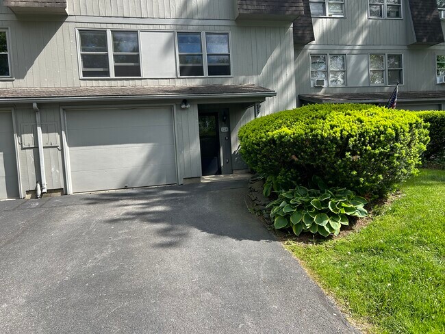 Building Photo - 124 Martindale Rd
