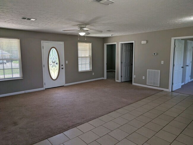 Foto del edificio - Now accepting application for 3 bedroom 2 bath brick home in White Pine, TN