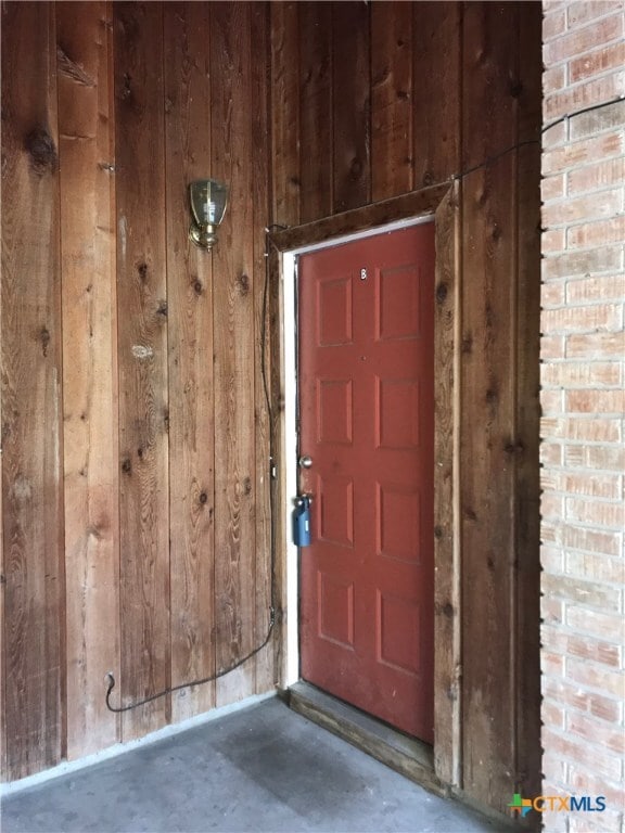 Building Photo - 402 Deerwood Dr