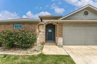 Building Photo - 201 Red Matador Ln