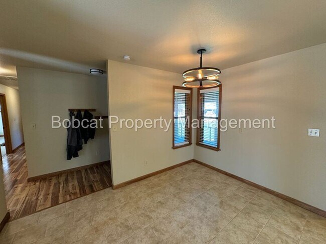 Building Photo - 1355 Cathy Ln