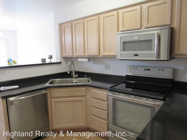 Building Photo - 2 br, 2.5 bath House - 1349 w 112th Ave #D