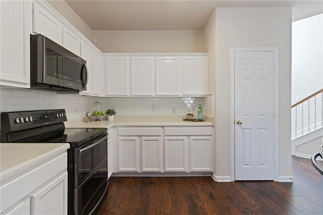Foto del edificio - 5908 Taylorcrest Dr