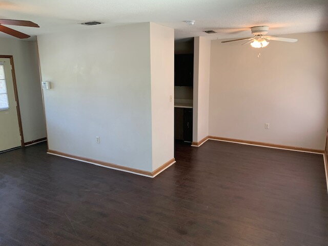Foto del edificio - "Charming 3-Bed Oasis with 2 Baths in Ft W...