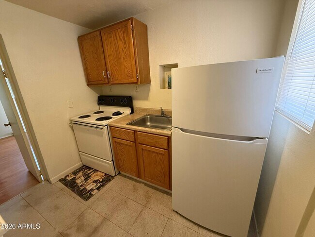 Foto del edificio - 1249 E 10th St