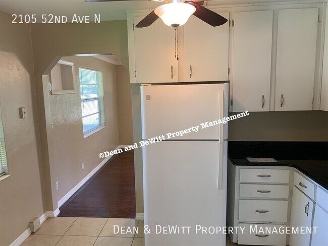 Foto del edificio - 2105 52nd Ave N