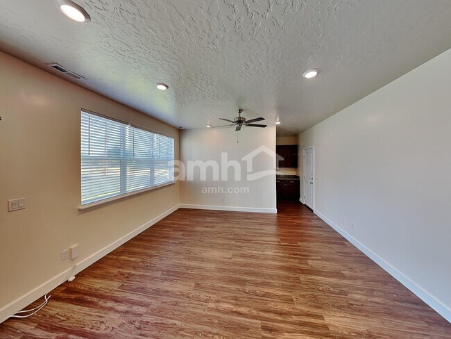 Foto del edificio - 806 W Wilson Court