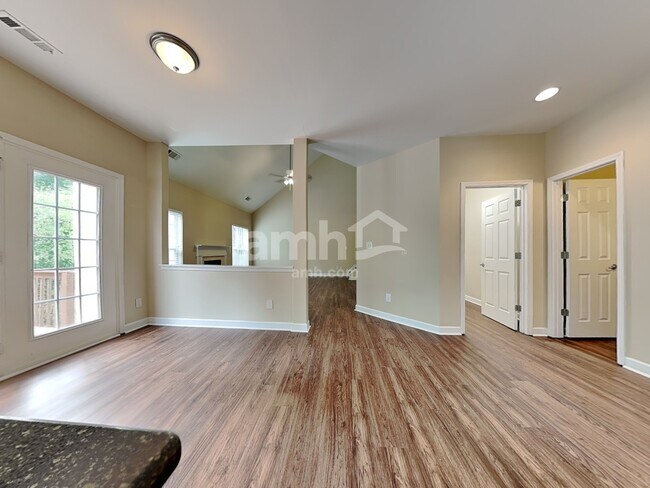 Building Photo - 811 Larimer Lane