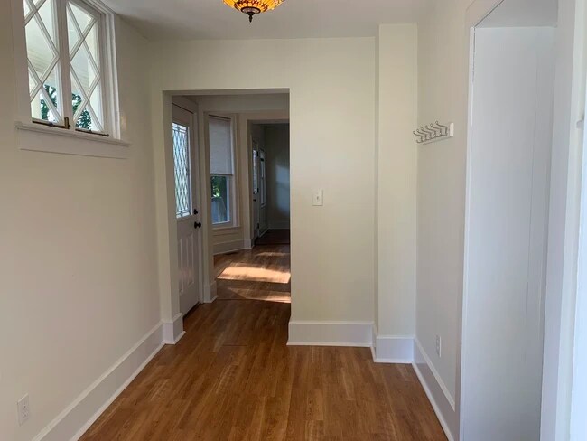 Foto del edificio - 430 E 2nd St