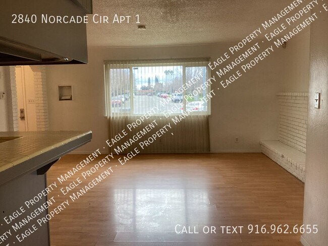 Foto del edificio - Downstairs Two Bedroom Unit