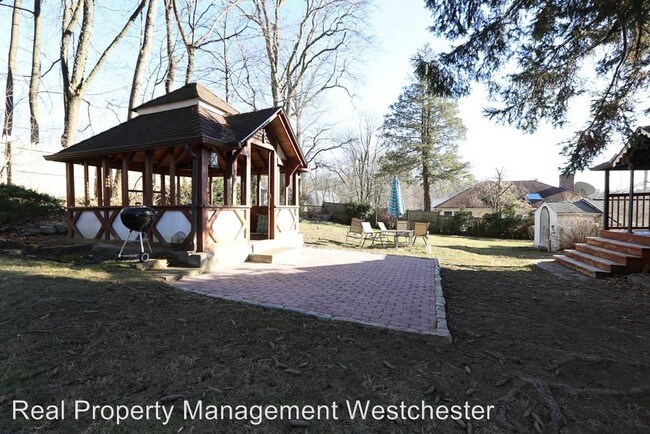 Building Photo - 3 br, 2.5 bath House - 1 Spencer Ct