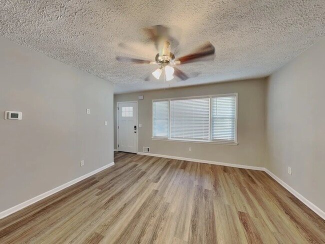 Building Photo - 4174 Renfrew Ct SW