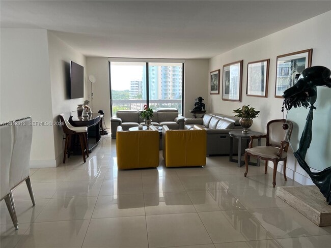 Building Photo - 2333 Brickell Ave