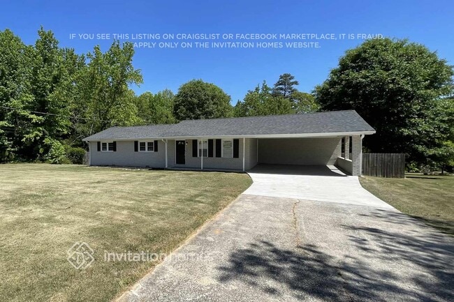 Building Photo - 3899 Summit Dr