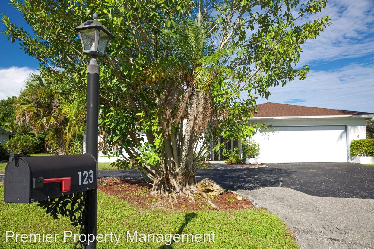 Primary Photo - 3 br, 2 bath House - 123 Doral Circle