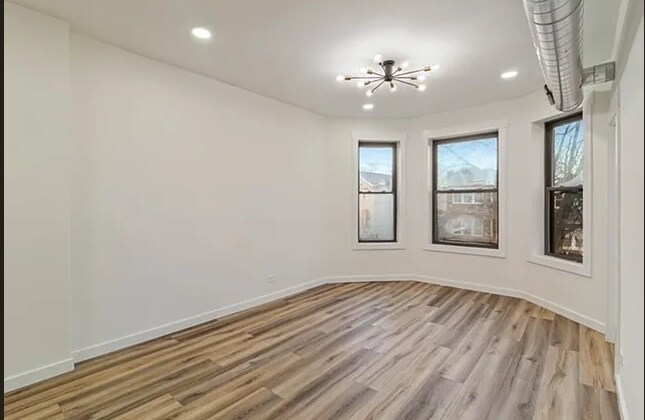 Foto del edificio - 1018 N Harding Ave