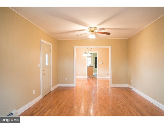 Building Photo - 117 Amwell Rd