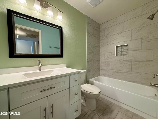 Foto del edificio - 1632 N El Camino