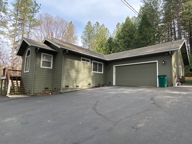 Building Photo - 12609 Oak Cir
