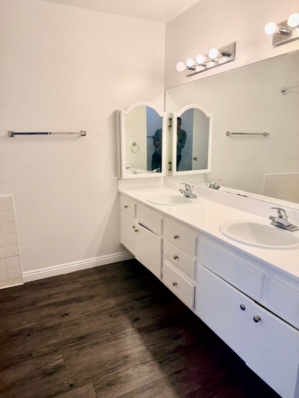 Foto del edificio - 17440 Burbank Blvd