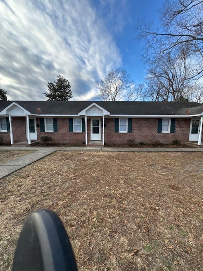 Building Photo - 310 Park Ave