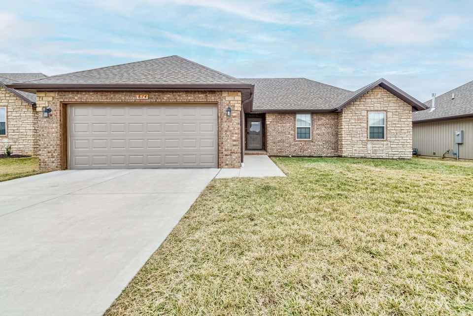 Primary Photo - 874 E Ozark Jubilee Dr