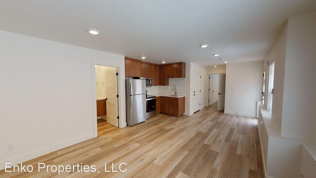 Building Photo - 1 br, 1 bath Apartment - 5623 N. Gay Ave.