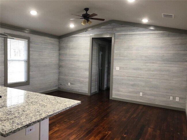 Building Photo - 2037 Co Rd 457