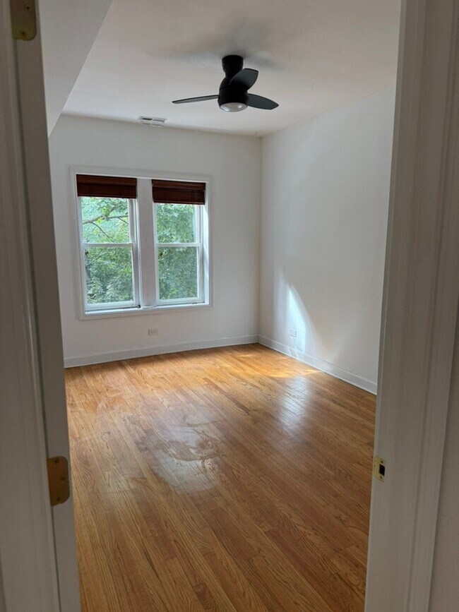 Foto del edificio - 4845 N Wolcott Ave