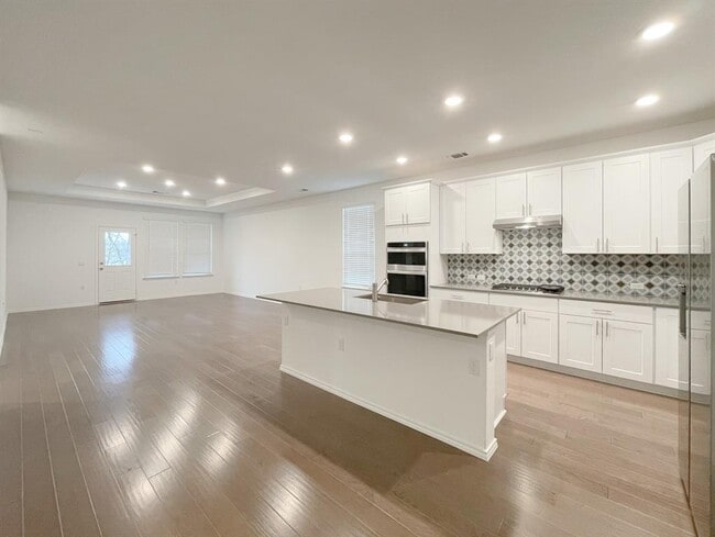 Foto del edificio - 6825 Ellsworth Walk