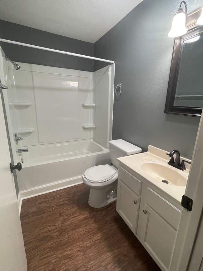 Building Photo - 2 bed 1 bath apartment in Jonesboro