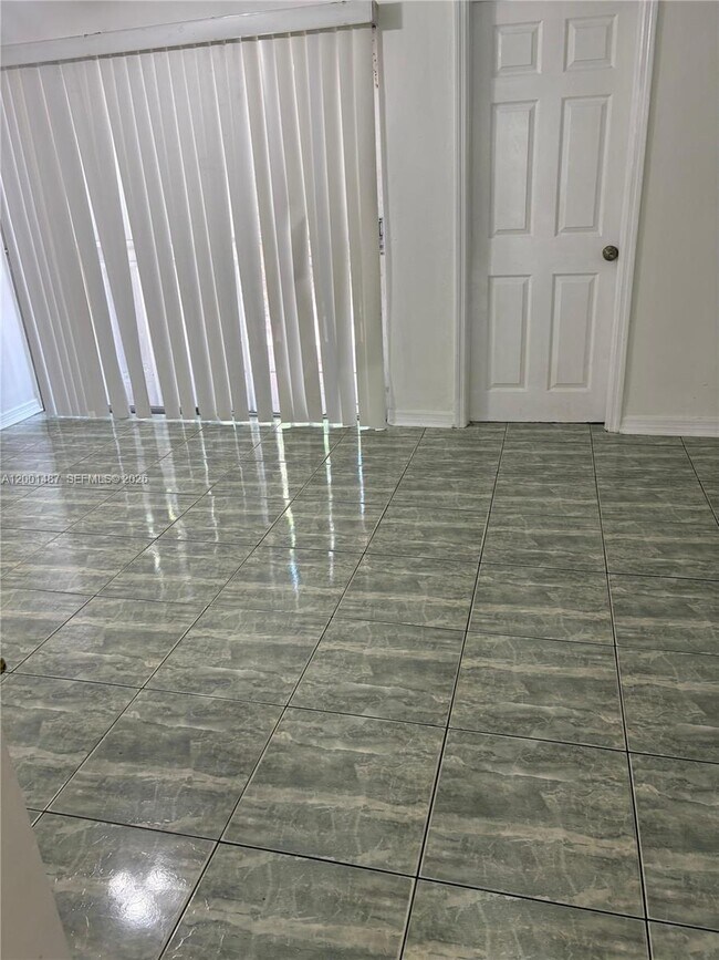 Foto del edificio - 270 NE 142nd St