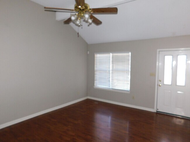 Building Photo - 6434 Shadow Oaks Cove Horn Lake, MS