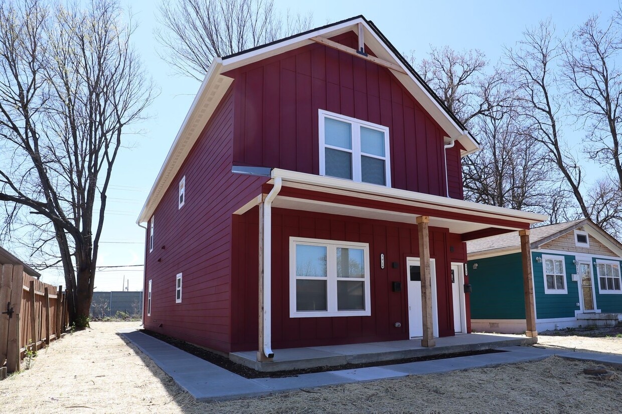 3 Bedroom Downstairs Unit Near Eastside Duplex! - 3 Bedroom Downstairs Unit Near Eastside Duplex!