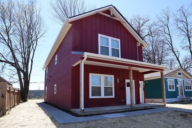 3 Bedroom Downstairs Unit Near Eastside Duplex! - 3 Bedroom Downstairs Unit Near Eastside Duplex! Townhome