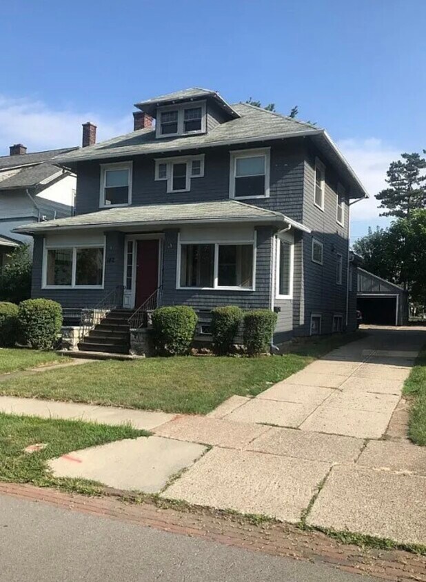 Primary Photo - 142 Winspear Ave