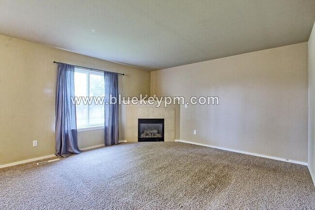 Foto del edificio - 3 Bed, 2.5 Bath Home with Large Bonus Room/4th Bedroom in Orchards by Prairie High School